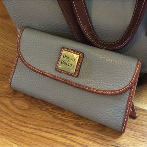 Dooney & Bourke wallet